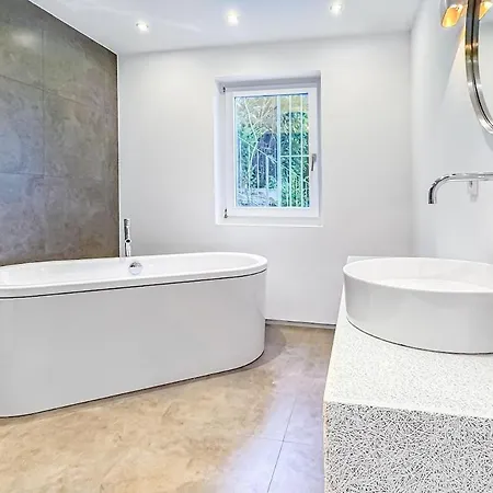 Διαμέρισμα Luxuswohnung In Lage Mit Parkblick Niederdorla